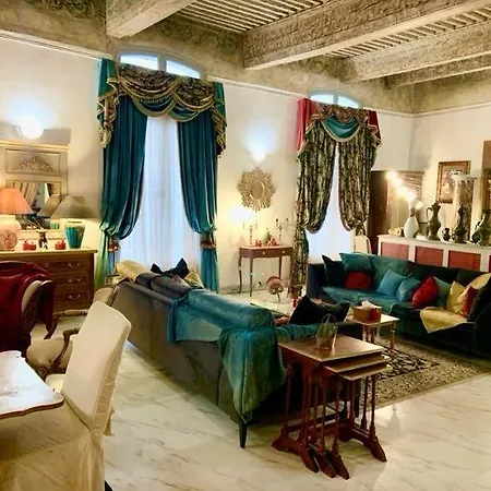 Apartment De Luxe : Le Petit Trianon Au Coeur D'aix-en-provence Aix-en-Provence